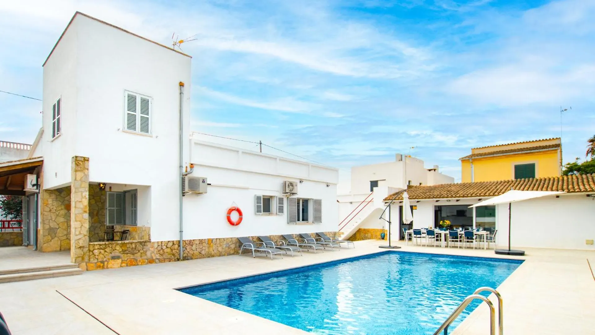 Villa Dolphin By Slow Villas location